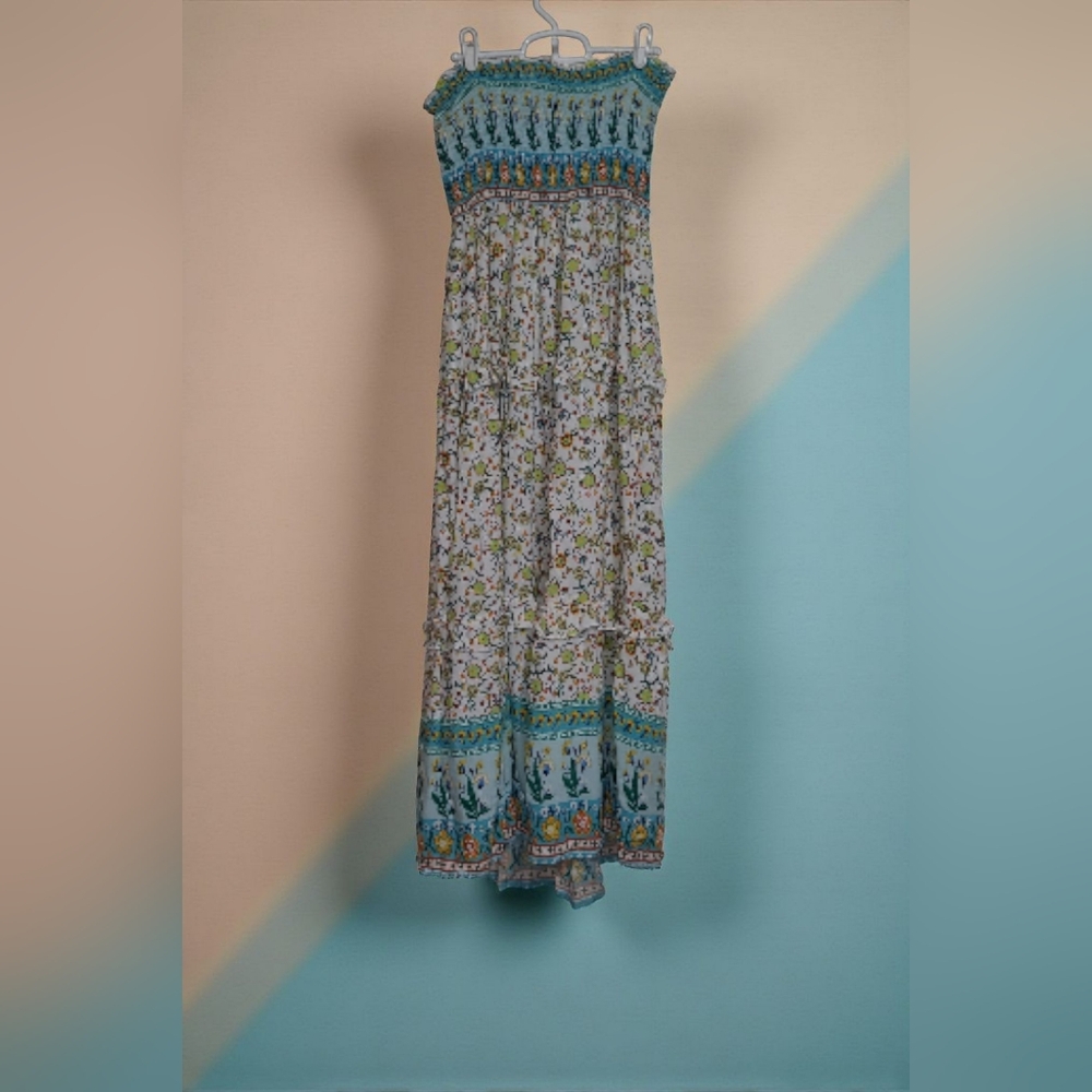 Elegant Strapless Floral Dress in Blue and White - Picture 2 of 11